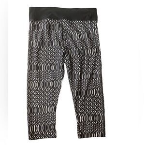 Under Armour Wms Sz Lrg Black White Geometric Swirl Compression Workout Leggings